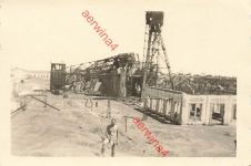 Zerstörtes Bergwerk mit deutschen Soldaten Kiputschi Artemiwsk Ukraine Ostfront