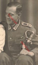 Portrait deutscher Soldat Feldwebel Rgt. 41 mit Wehrmachts Säbel mit Portepee