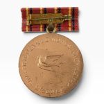 DDR Medaille Verdienter Aktivist mit Friedenstaube
