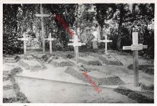 Deutsche Heldengräber Stahlhelm gefallen bei Smolensk Russland Ostfront