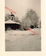 Deutsche LKW an Kirche in Katyn bei Smolensk Rußland Ostfront