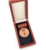 DDR Medaille Verdienter Aktivist mit Wappen