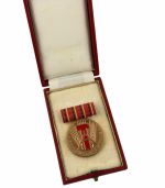 DDR Medaille Verdienter Aktivist mit Wappen