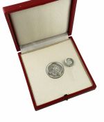 DDR Rudolf Virchow Preis silberfarben Medaille Anstecknadel Etui