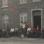 Foto-AK 1.WK Deutsche Soldaten Ulanen mit belg. Quartiersleuten in Belgien