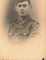 Foto WW2 Portrait Deutscher Soldat in Langogne Frankreich Großfoto