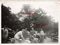 Technischer Dienst am Motorrad NSU 251 in Langensalza Thüringen