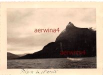 Felsen am Fjord bei Narvik Norwegen
