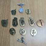 12x Konvolut DDR Abzeichen Orden JP Junge Pioniere Sport / Schule