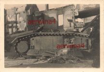 Franz. Panzer Char B1 mit abgesprengten Turm in Beaumont Belgien