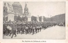Das Aufziehen der Schlosswache in Berlin Patriotika Postkarte AK 1916