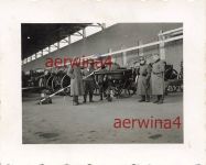 Soldaten beim Geschütz Reinigen im Schlachthof Saarbrücken Westwall