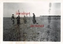 Polen beim Bau Drahtabsperrung für Straflager Zabikowo Polen