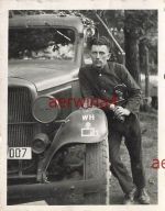 Deutscher Soldat am LKW Ford in Miloslaw Miłosław Polen