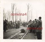 Feldpfarrer beim Begräbnis eines Kameraden Friedhof Saarbrücken Westwall