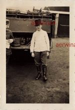 Soldat mit Zylinder Fernsprechkraftwagen Kfz. 77 Büssing-NAG 31 Brebach Saarb.