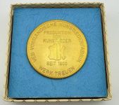 DDR Medaille VEB Vogtländische Kunstlederfabrik Werk Treuen