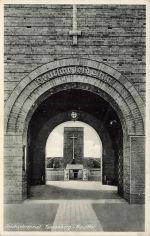 AK Tannenberg Haupttor Reichsehrenmal Tannenberg 1940 Ostpreußen gelaufen