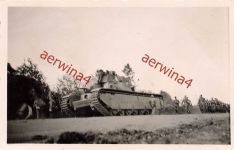 Deutsche Soldaten auf russ. Panzer T - 35 vor Kiew Ukraine Ostfront