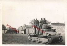 Deutsche Soldaten auf Franz. Panzer SOMUA S35 Bereitstellung Paris Frankreich
