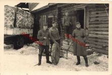 Deutsche Soldaten beim Reifen wechseln bei Orel Russland Ostfront