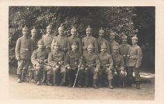 Fotokarte 1.WK Gruppenfoto Soldaten mit Pickelhaube 63