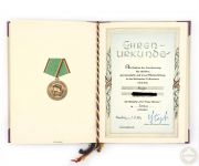 DDR NVA Treue Dienste Nachlass Ehrengeschenk Urkunden Medaillen Oberstleutnant