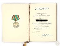 DDR NVA Treue Dienste Nachlass Ehrengeschenk Urkunden Medaillen Oberstleutnant