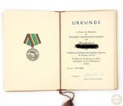 DDR NVA Treue Dienste Nachlass Ehrengeschenk Urkunden Medaillen Oberstleutnant