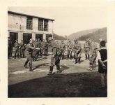 Deutsche Soldaten mit Gasmaske bei Gasschutzübung Engerskirchen