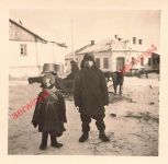 2 Kindertypen im Sowjet-Paradies Schepetowka Ukraine Ostfront