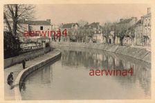 Französischer Angler am Kanal Orleans bei Montargis Frankreich