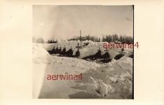 Deutsche Heldengräber Stahlhelm im Winter Leningradfront Russland Ostfront