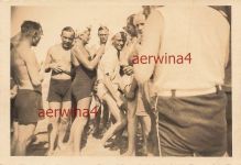 Deutsche Soldaten mit Tante Lene am Strand Deauville Frankreich