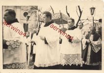 Polnischer Pfarrer bei Ostern Kirchgang am Kloster Krasnystaw Polen