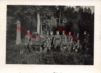 Deutsche Soldaten mit MG 08 auf Lafette beim Fliegerbeschuss