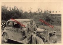 PKW Mercedes 230 mit Camouflage Tarnung Frankreich