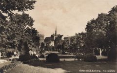 AK Kolberg Kaiserplatz Menschen Pommern ungelaufen Postkarte