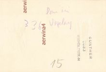 Französische Frau an der Kirche in Vézelay Frankreich