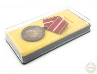 DDR Verdienstmedaille der NVA in Silber 900 Punze 4 Urkunde Oberstleutnant 1970