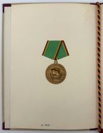 DDR Urkunde Für Treue Dienste in der Nationalen Volksarmee in Bronze, 01.03.1957