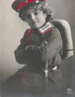 AK 1.WK Kampfbereit Deutsch allzeit kleine Soldatin 1917 Patriotika Postkarte