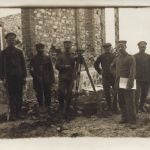 Fotokarte 1.WK Deutsche Soldaten Vermessungs-Trupp Sissonne Frankreich