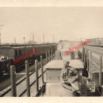 Deutscher Soldat Kübelwagen Zugfahrt an die Ostfront