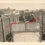 Zugfahrt deutsche Soldaten mit Kübelwagen an die Ostfront