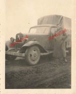 Soldat mit LKW Opel Blitz Rollbahn Smolenks Russland Ostfront