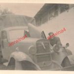 Deutscher Soldat mit LKW Opel Blitz Quartier bei Smolensk Russland Ostfront