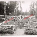 Deutsche Heldengräber Stahlhelm am Feldlager Borrisow Ostfront
