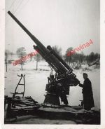 Deutsche Soldaten an russischem Flak M1939 bei Gorki Belarus Ostfront