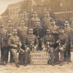 Fotokarte 1.WK Soldaten Tschako Landsturm EK-2 der3.Komp. 2.Ers Batl. 1 Wilhelmshaven